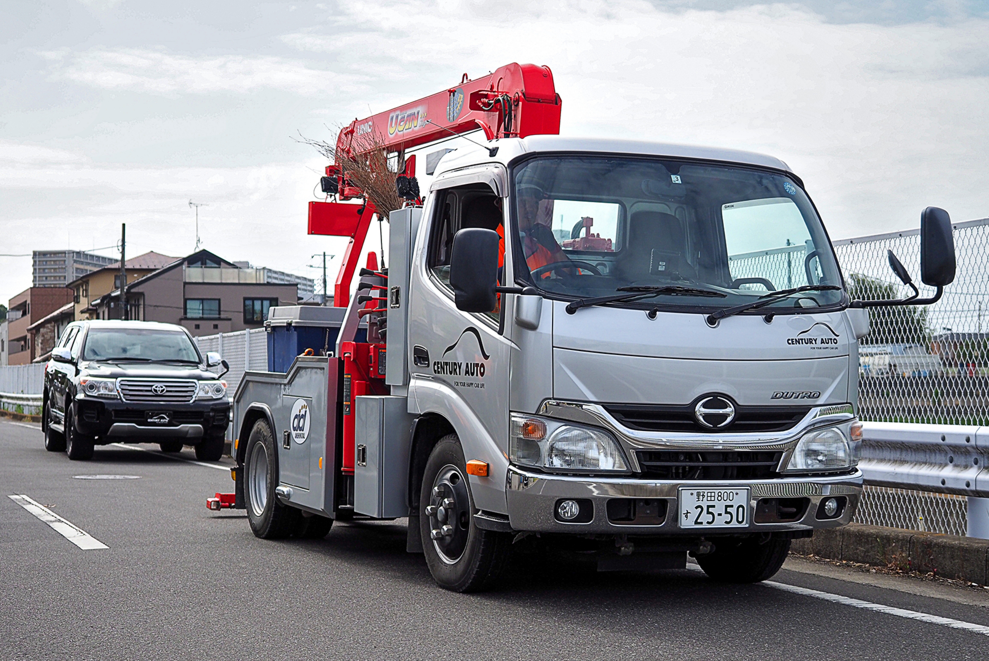 車のトラブルでお困りのときは
すぐにセンチュリーオートへお電話ください！
